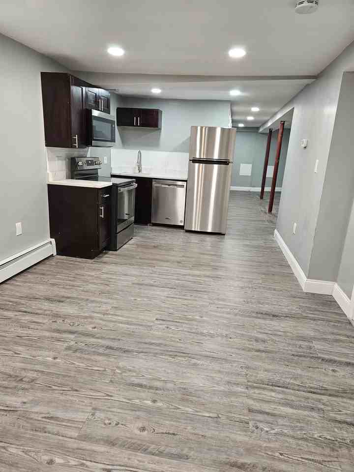 44 Glendale St #B - Photo 5 of 11