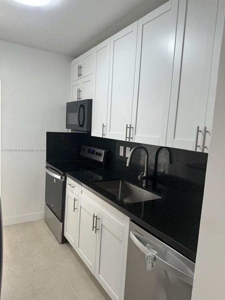 591 Nw 189th St - Photo 3 of 8