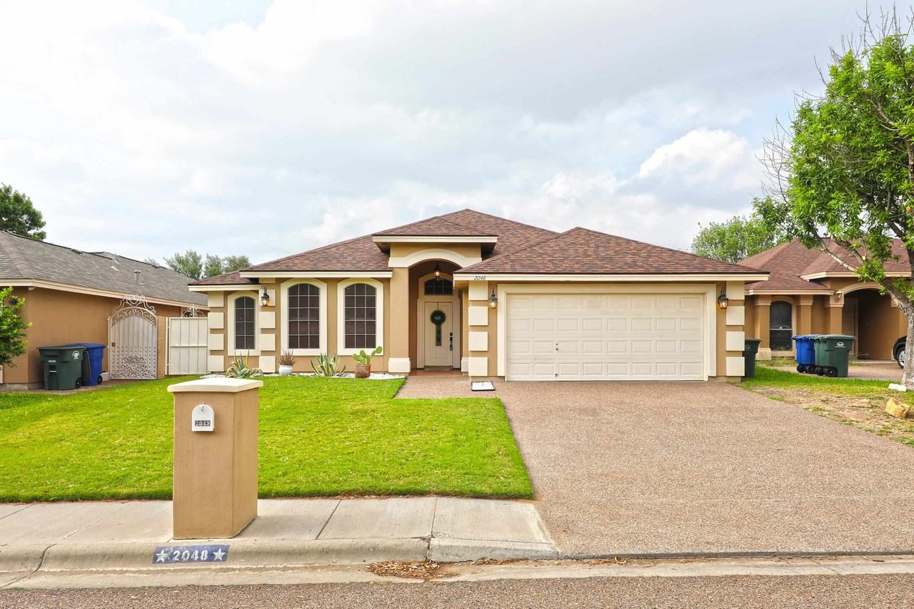 2048 Buenos Aires Dr - Photo 2 of 28