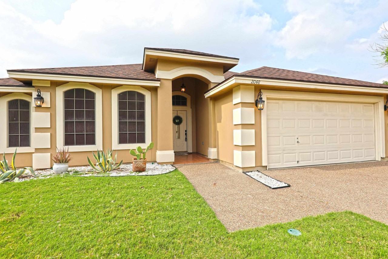 2048 Buenos Aires Dr - Photo 3 of 28