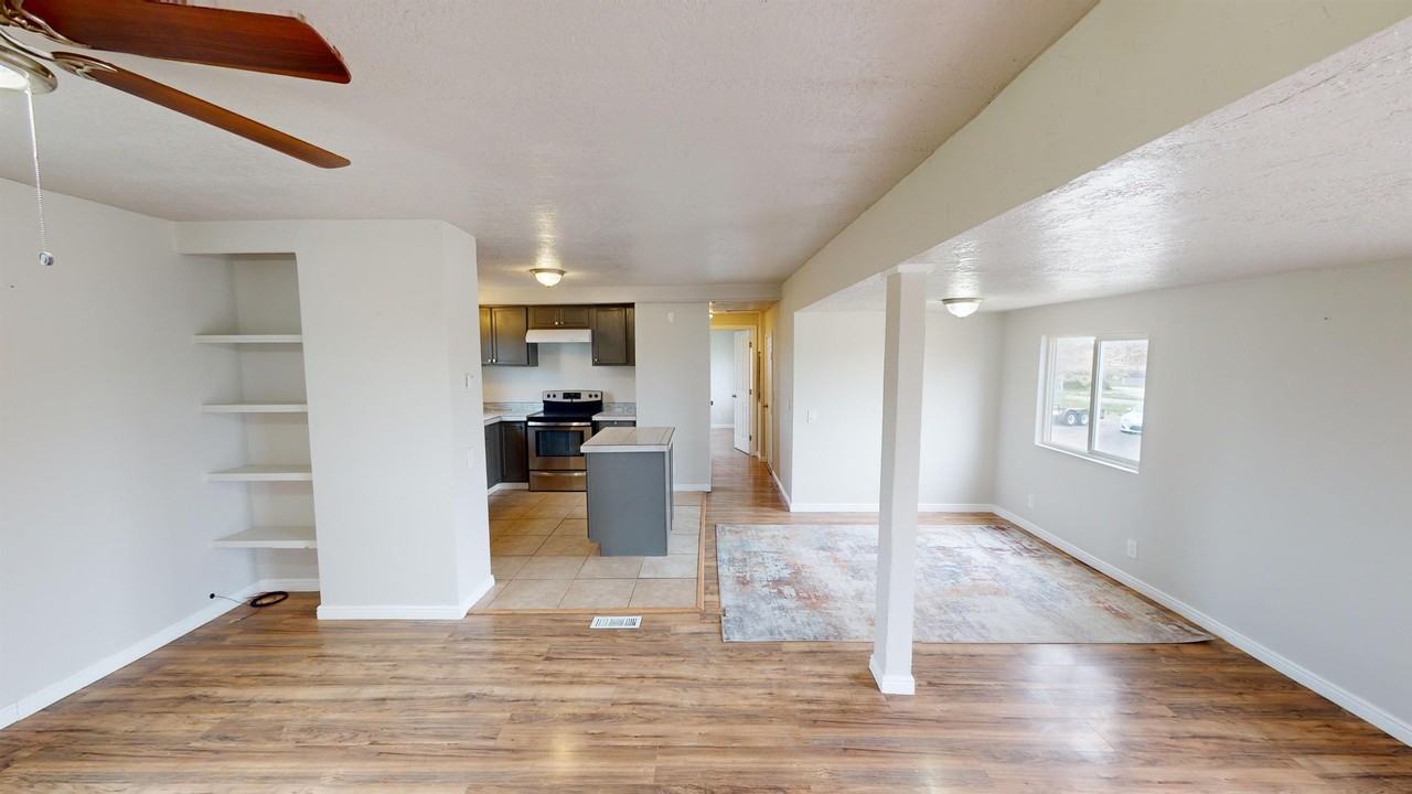 318 Marble Dr - Photo 3 of 20