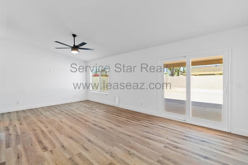 6802 E Paradise Ln - Photo 5 of 23