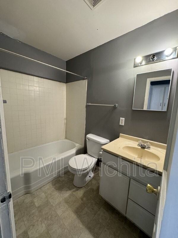 824 S Water St #1 - Photo 7 of 9