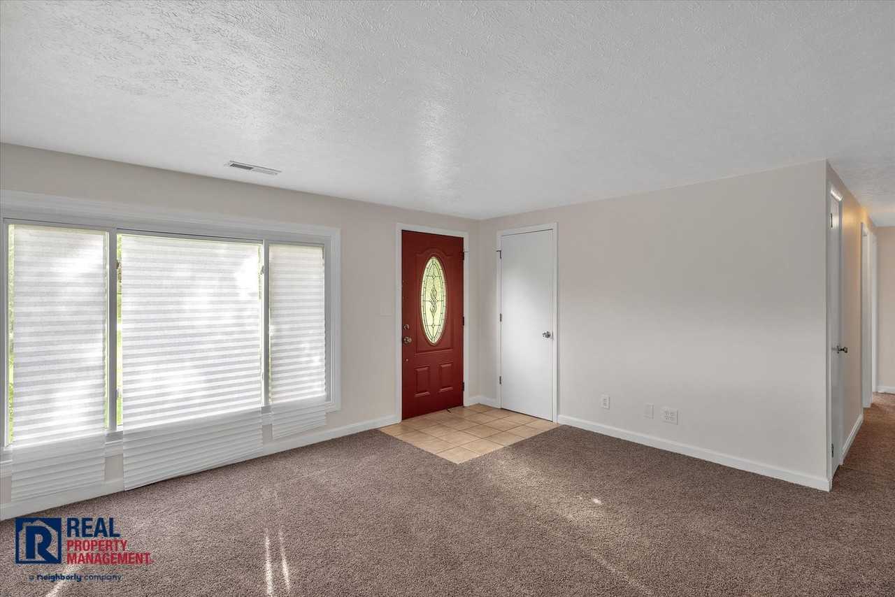 1713 Westwood Dr - Photo 2 of 12