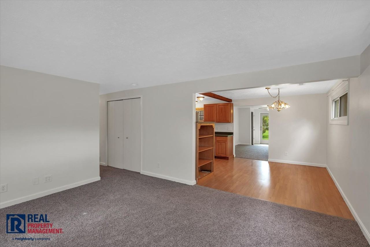 1713 Westwood Dr - Photo 3 of 12