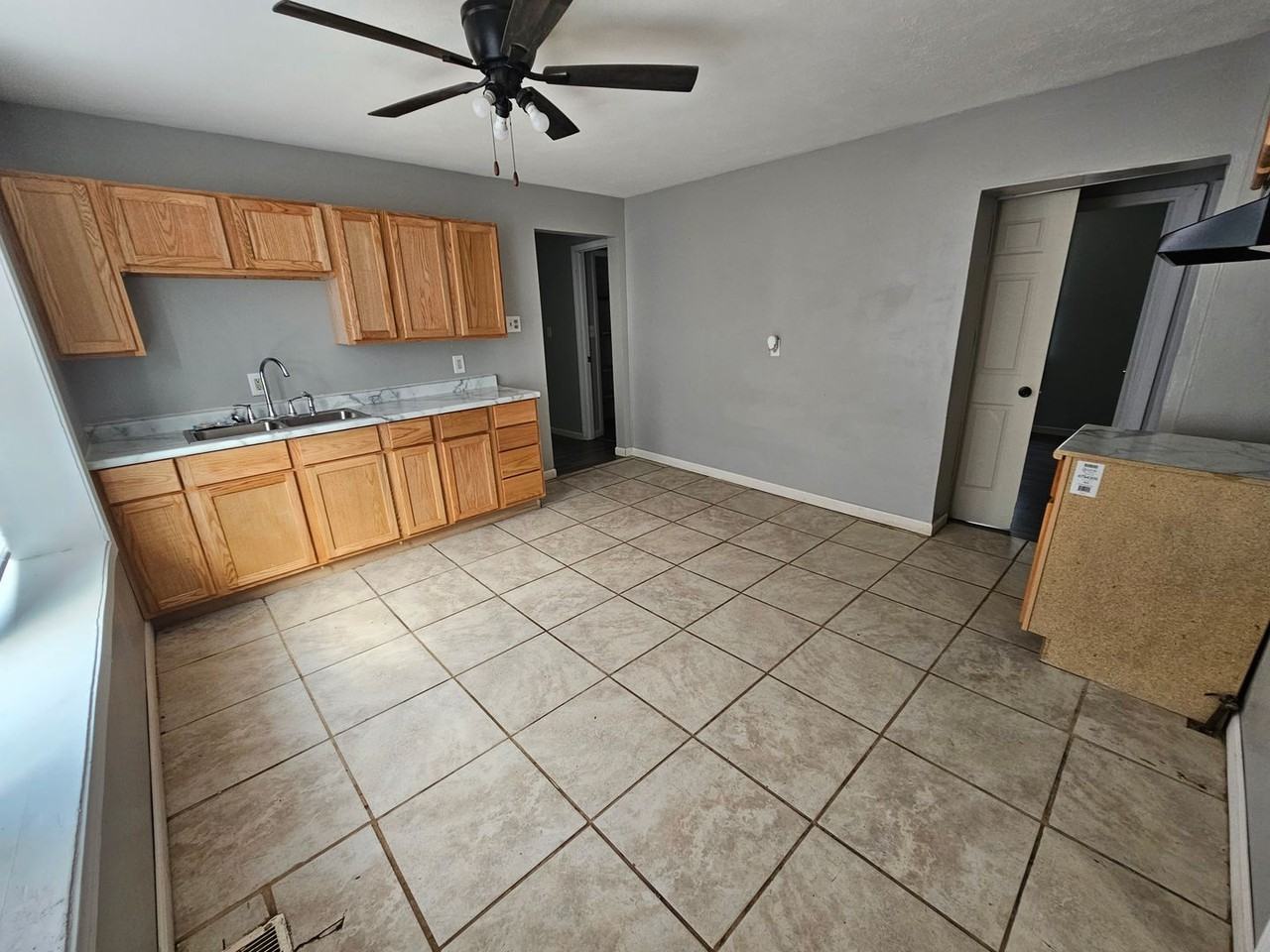 2407 N 15th St - Photo 3 of 10