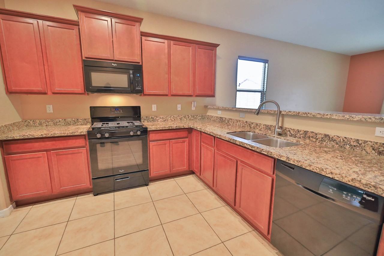 14100 N Clovis Point Way - Photo 3 of 23