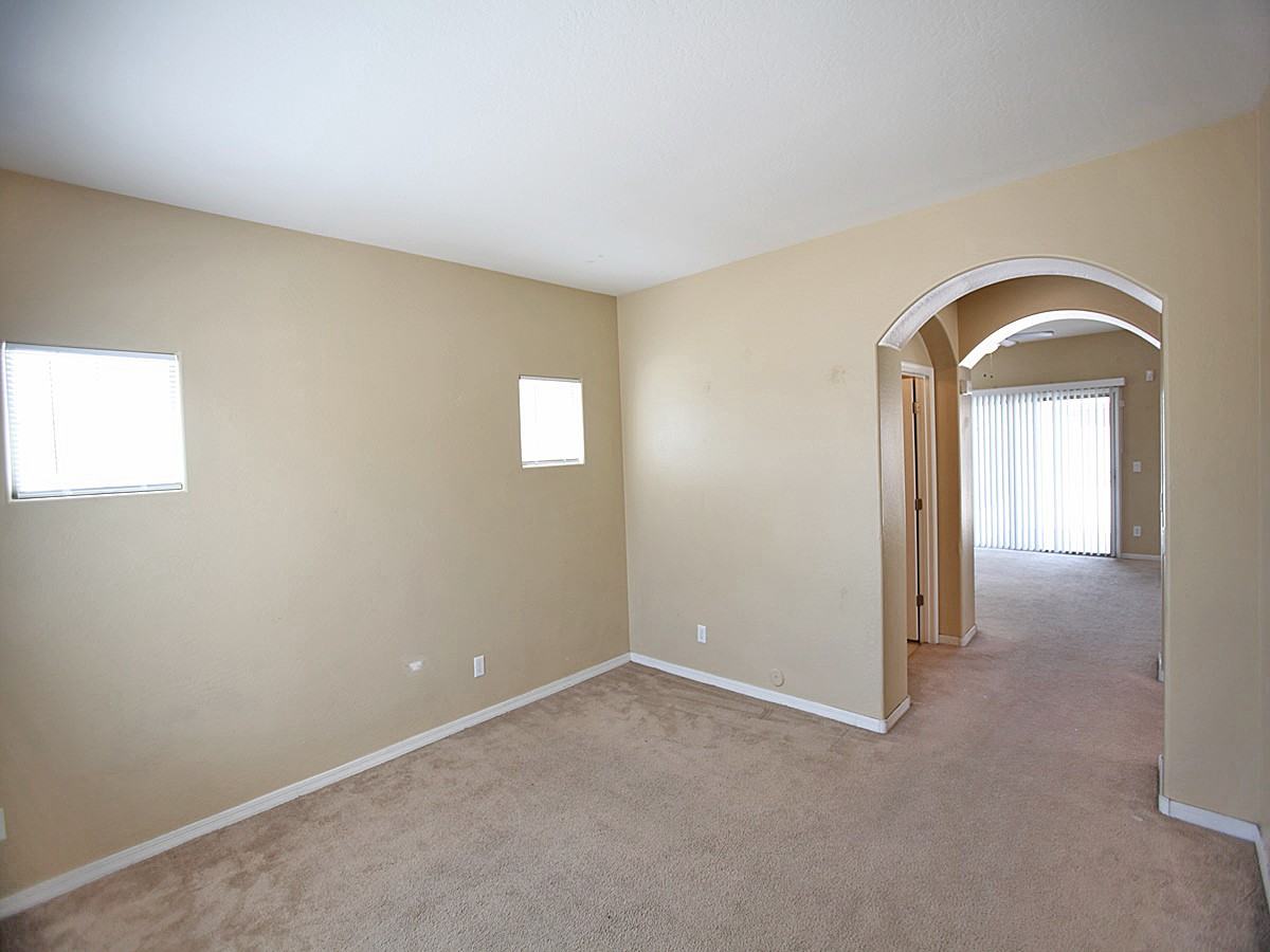 5008 W Harwell Rd - Photo 3 of 17