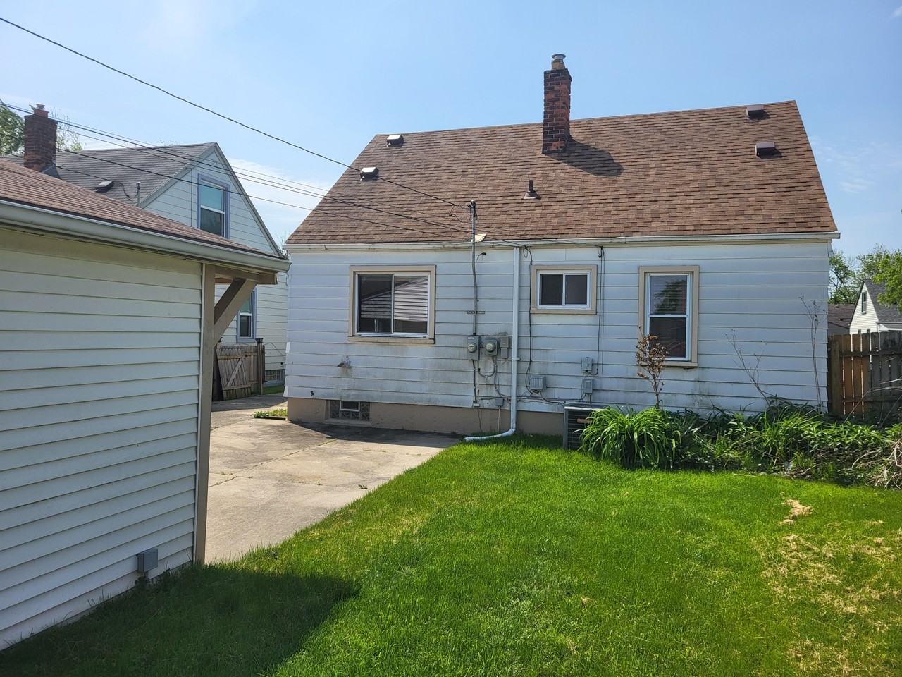 13348 Walnut St - Photo 3 of 10