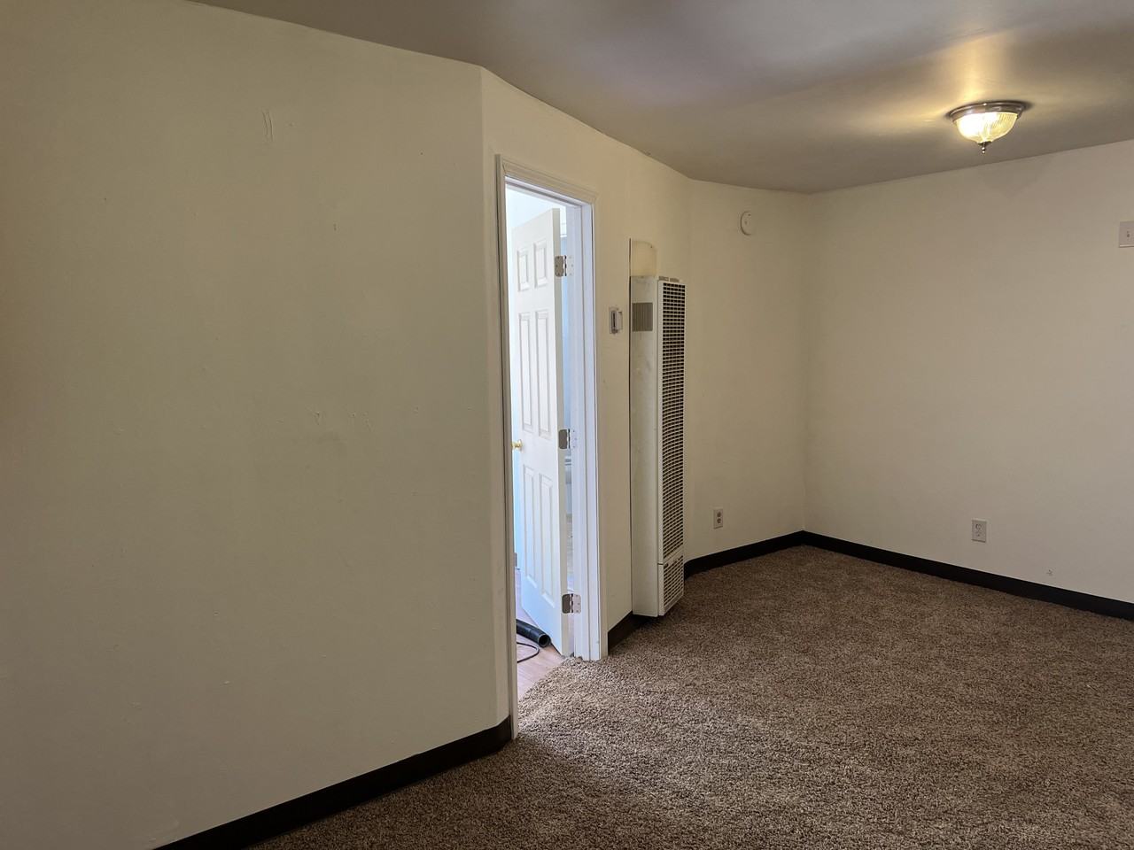 205 Warren Ave - Photo 3 of 6