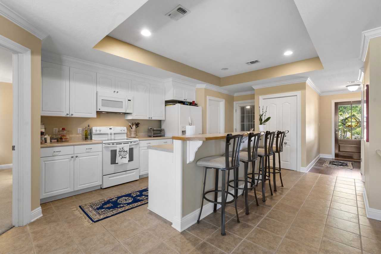 22 Montrose Ct - Photo 6 of 18