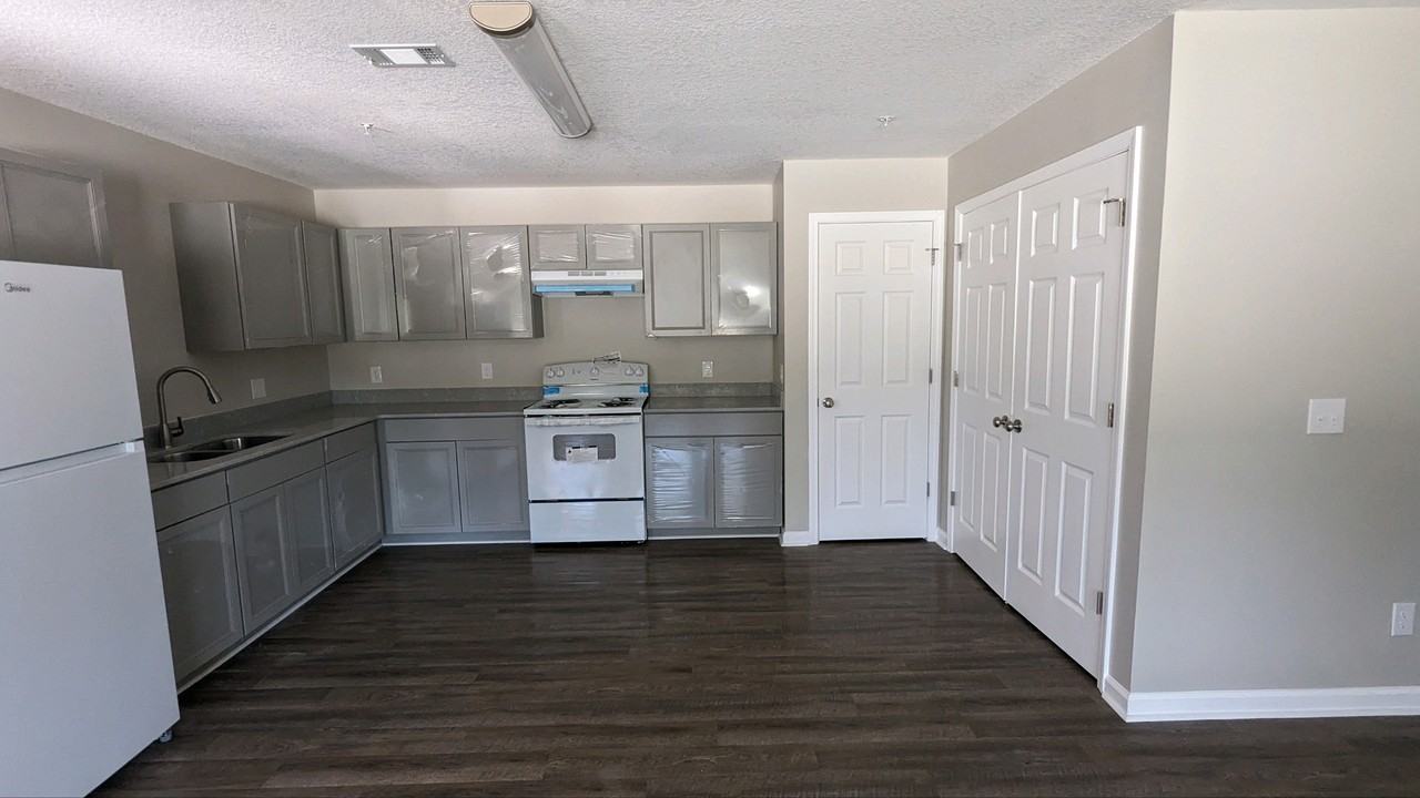 1474 Kelly Dr - Photo 2 of 9