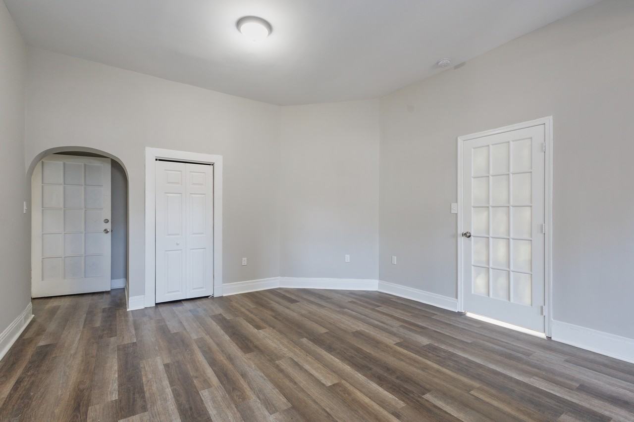 3407 Elgin Ave - Photo 3 of 12