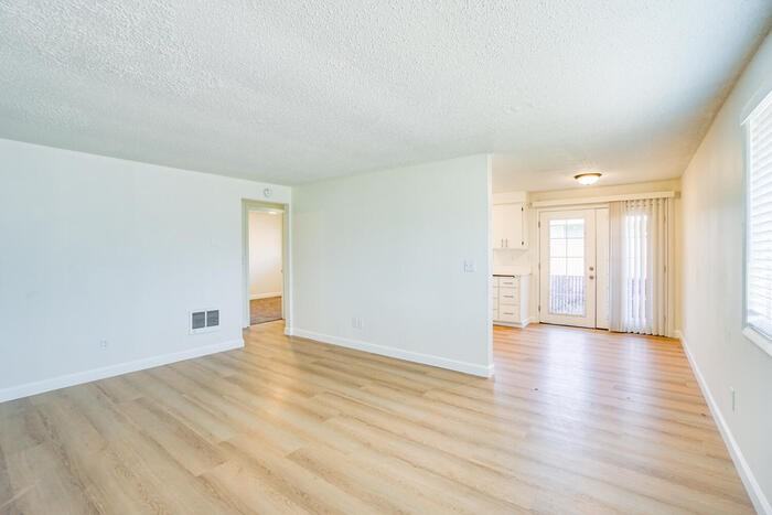 10808 Ne 7th St #10808 - Photo 2 of 36