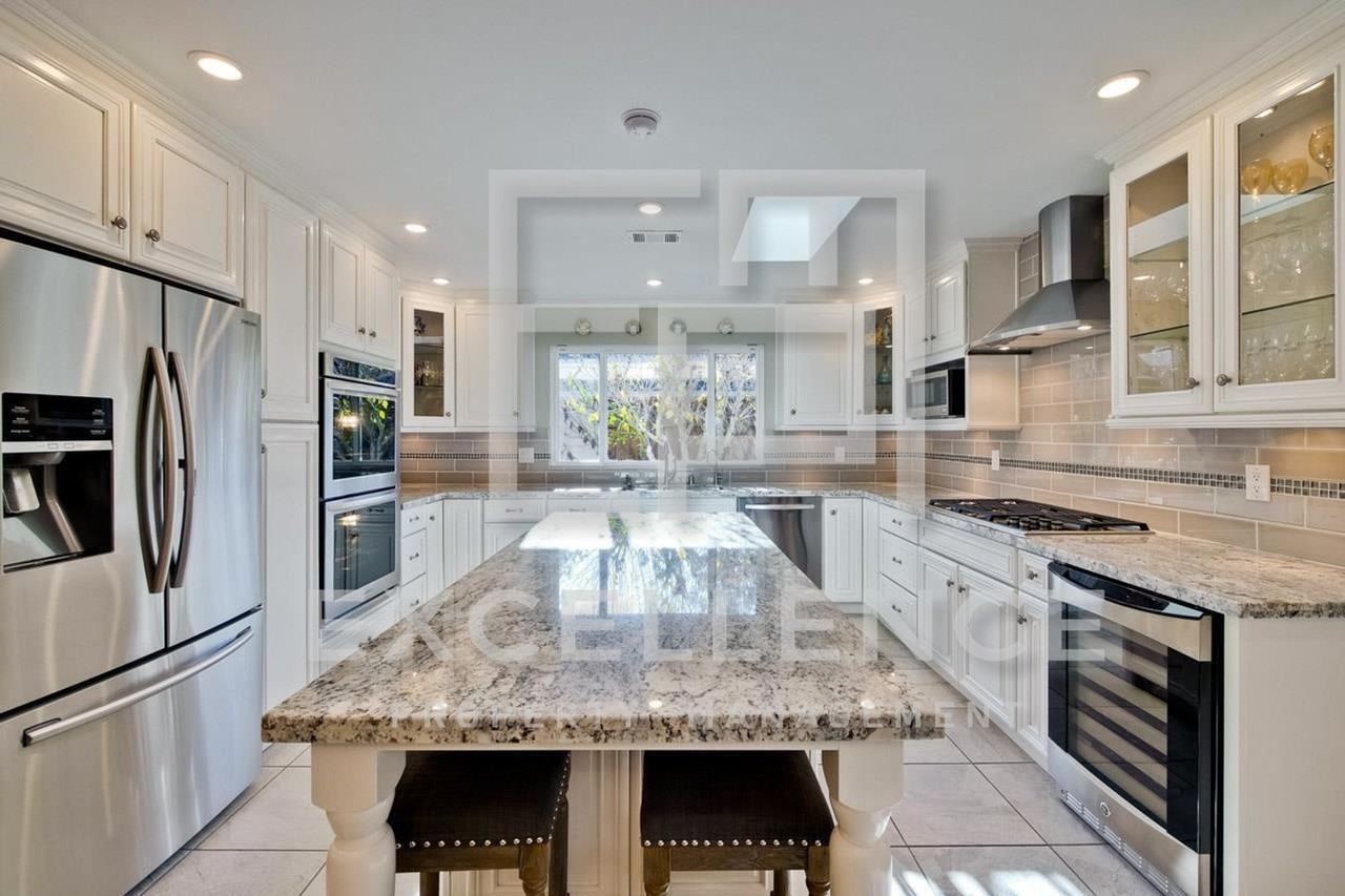 2517 Lambert Ln - Photo 2 of 15