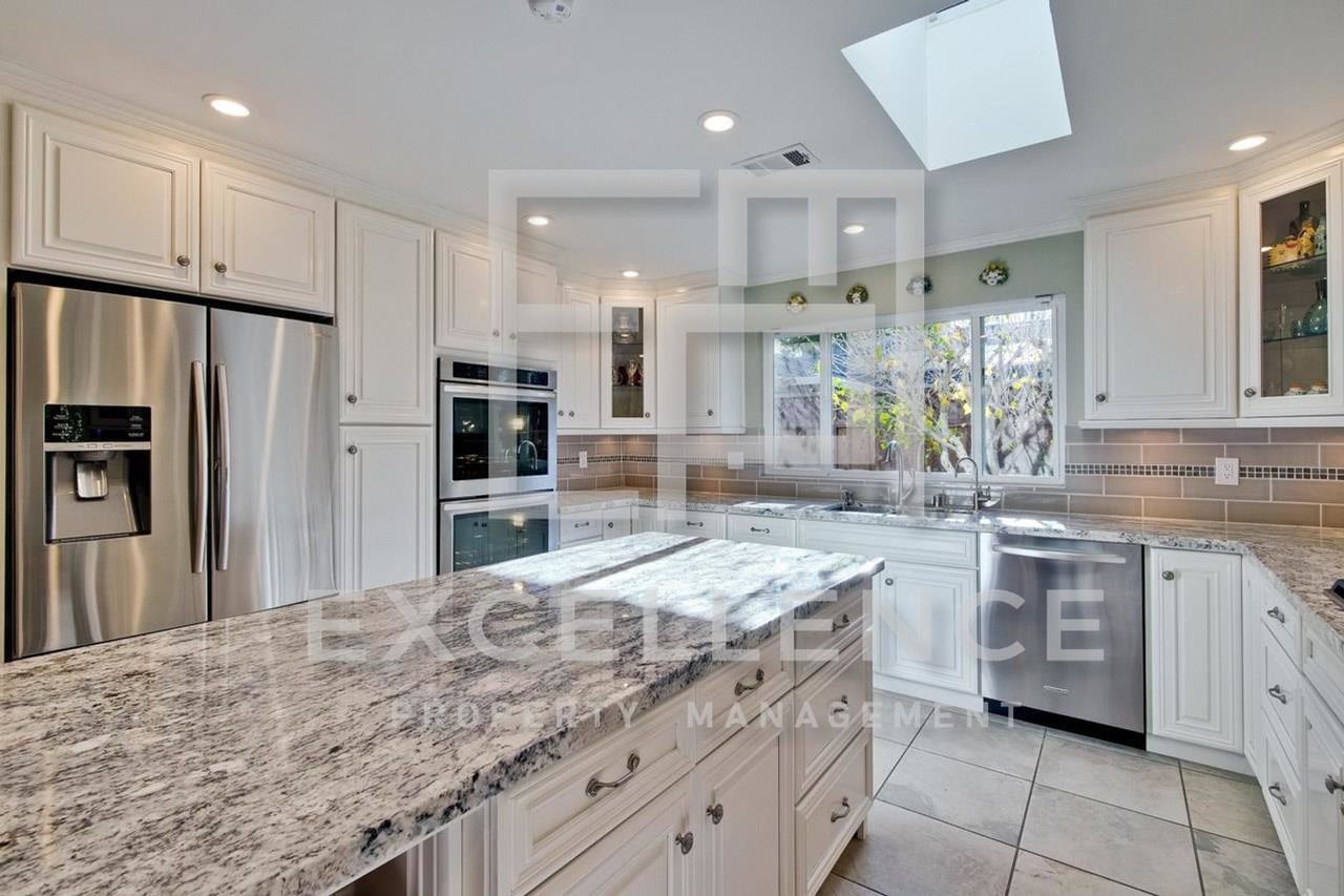 2517 Lambert Ln - Photo 3 of 15