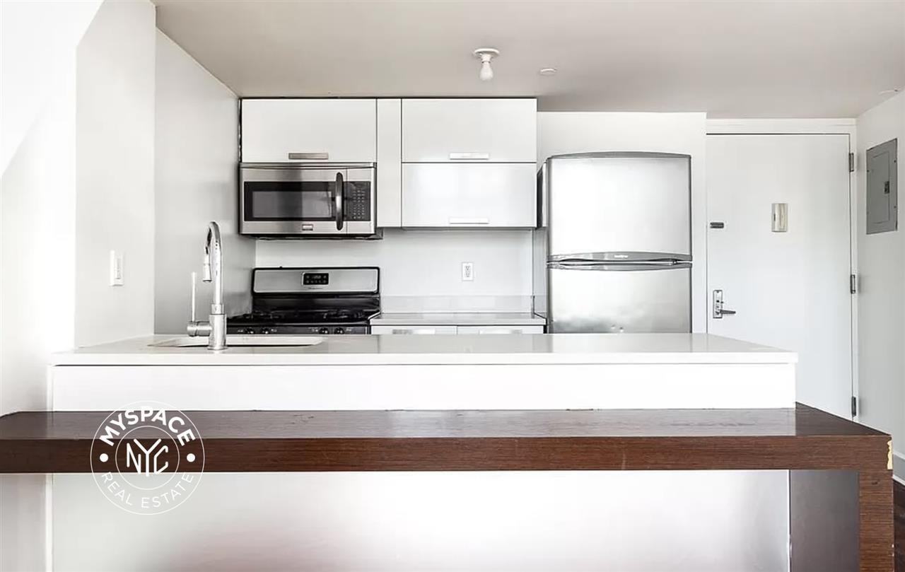 18 Meserole St #3B - Photo 4 of 12