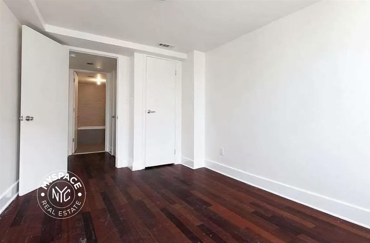 18 Meserole St #3B - Photo 6 of 12