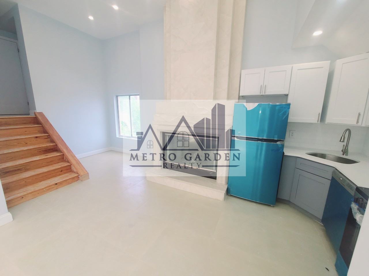 67-39 Clyde Street #PH-H - Photo 6 of 20