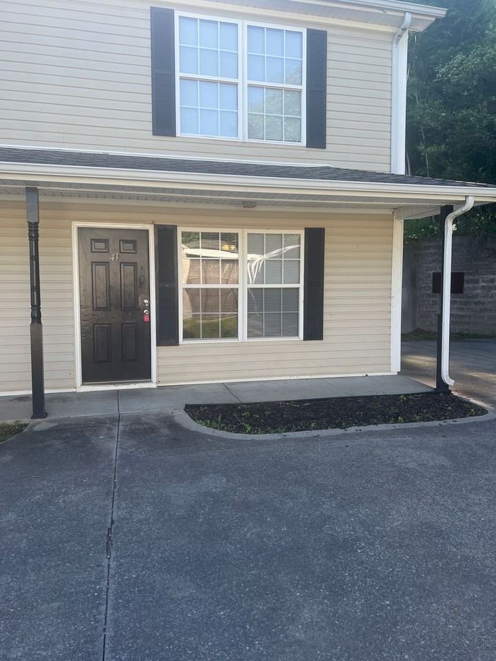 Two Bedroom 1 and 1/2 bath Townhome for RENT Apartments 11 Alice Ln