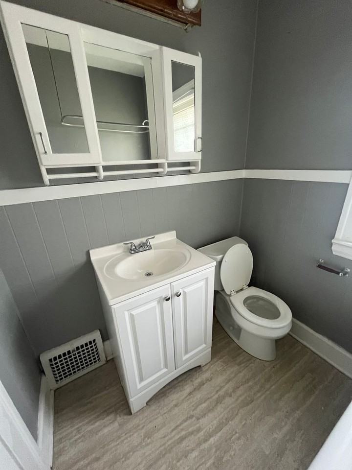 3537 E 147 - Photo 2 of 8