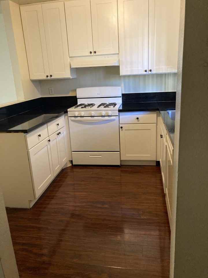 Elm Ave Apartments - Photo 4 of 10