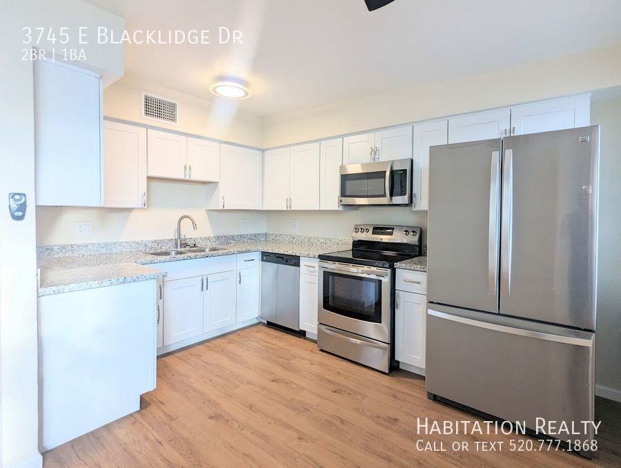 3745 E Blacklidge Dr - Photo 2 of 15