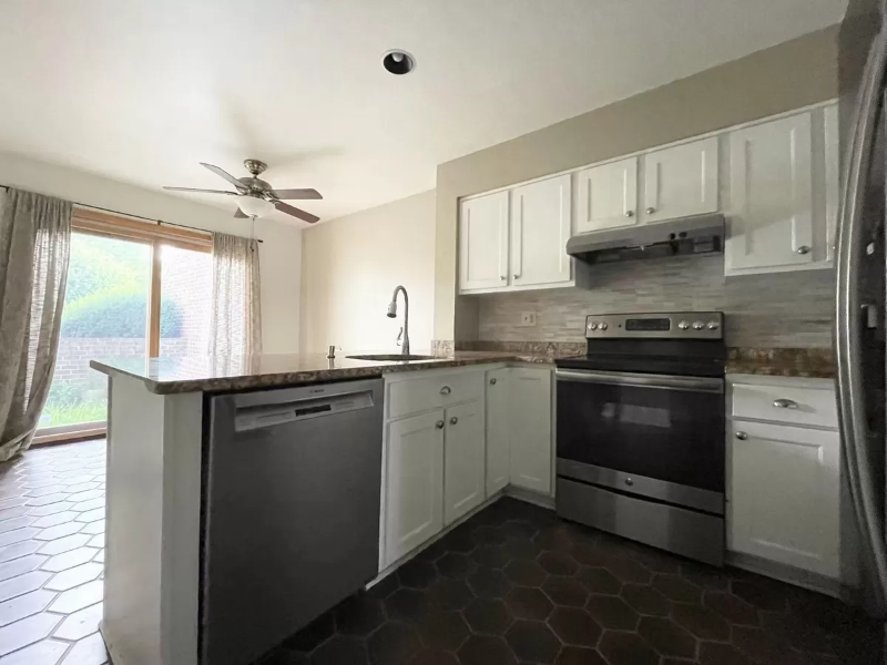 1305 Heyward Rd - Photo 3 of 9