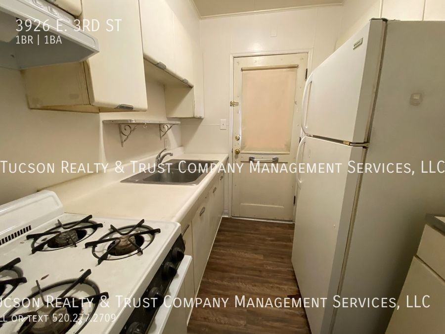 3926 E 3rd St - Photo 6 of 13