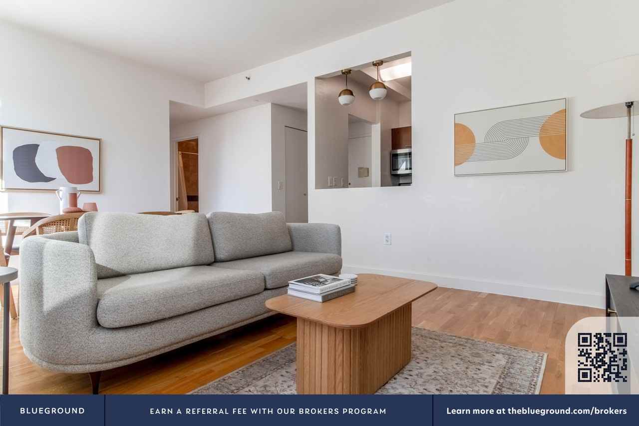 130 West 15th Street - Photo 5 of 50