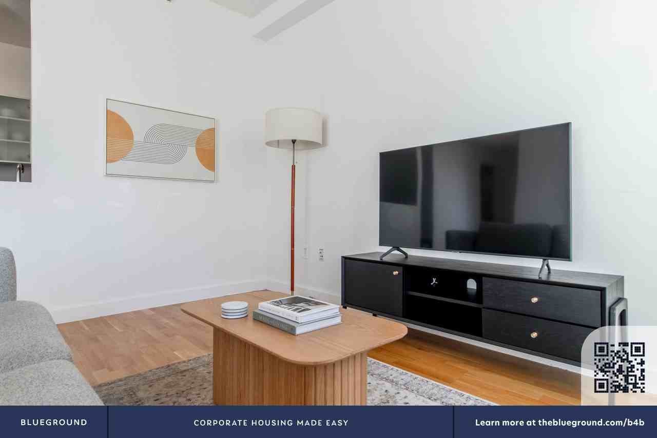 130 West 15th Street - Photo 6 of 50