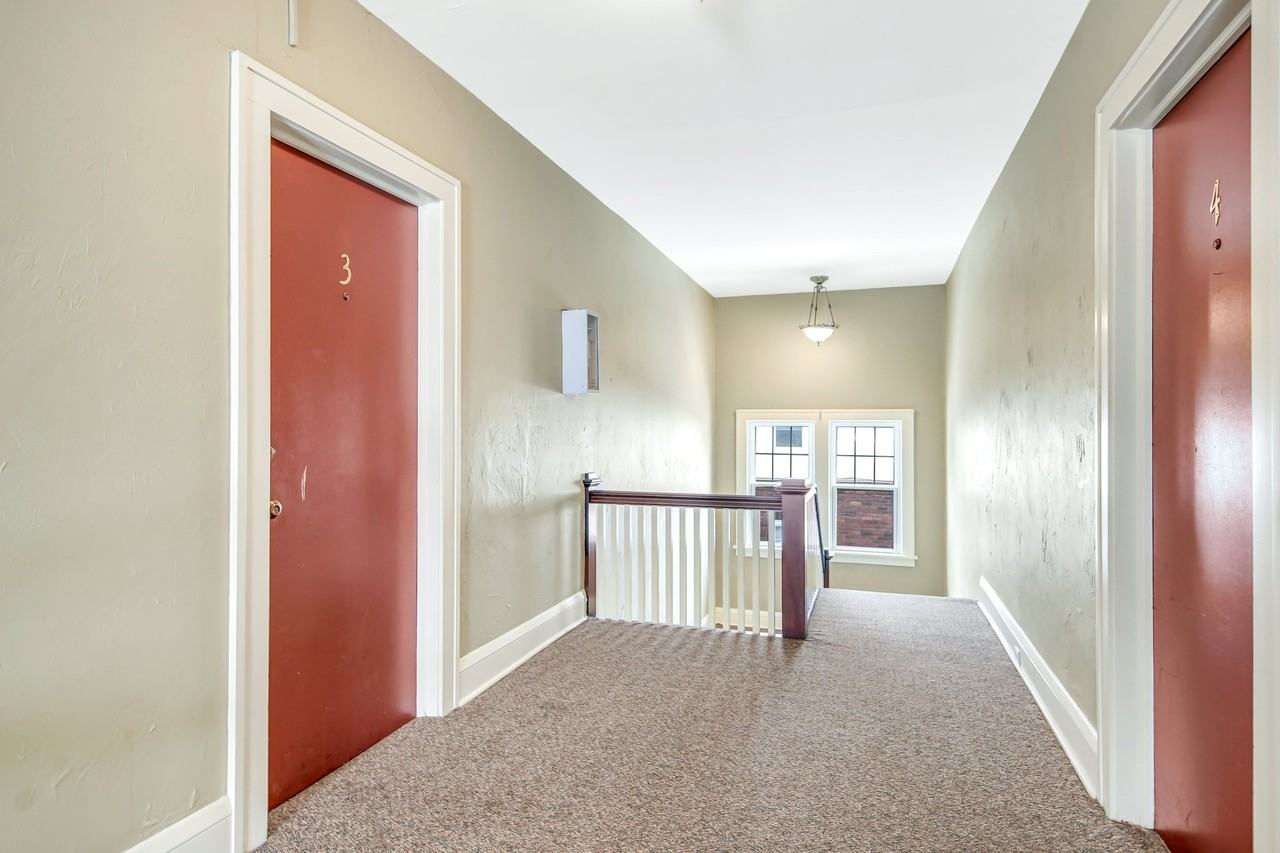 900 W 44th St #4 - Photo 3 of 16