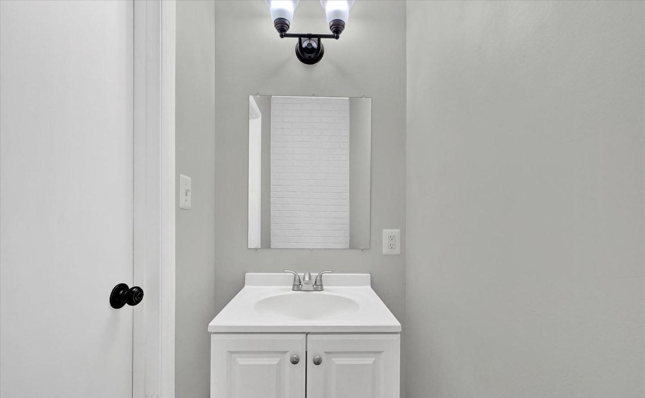 210 N Glover St #NA - Photo 4 of 8