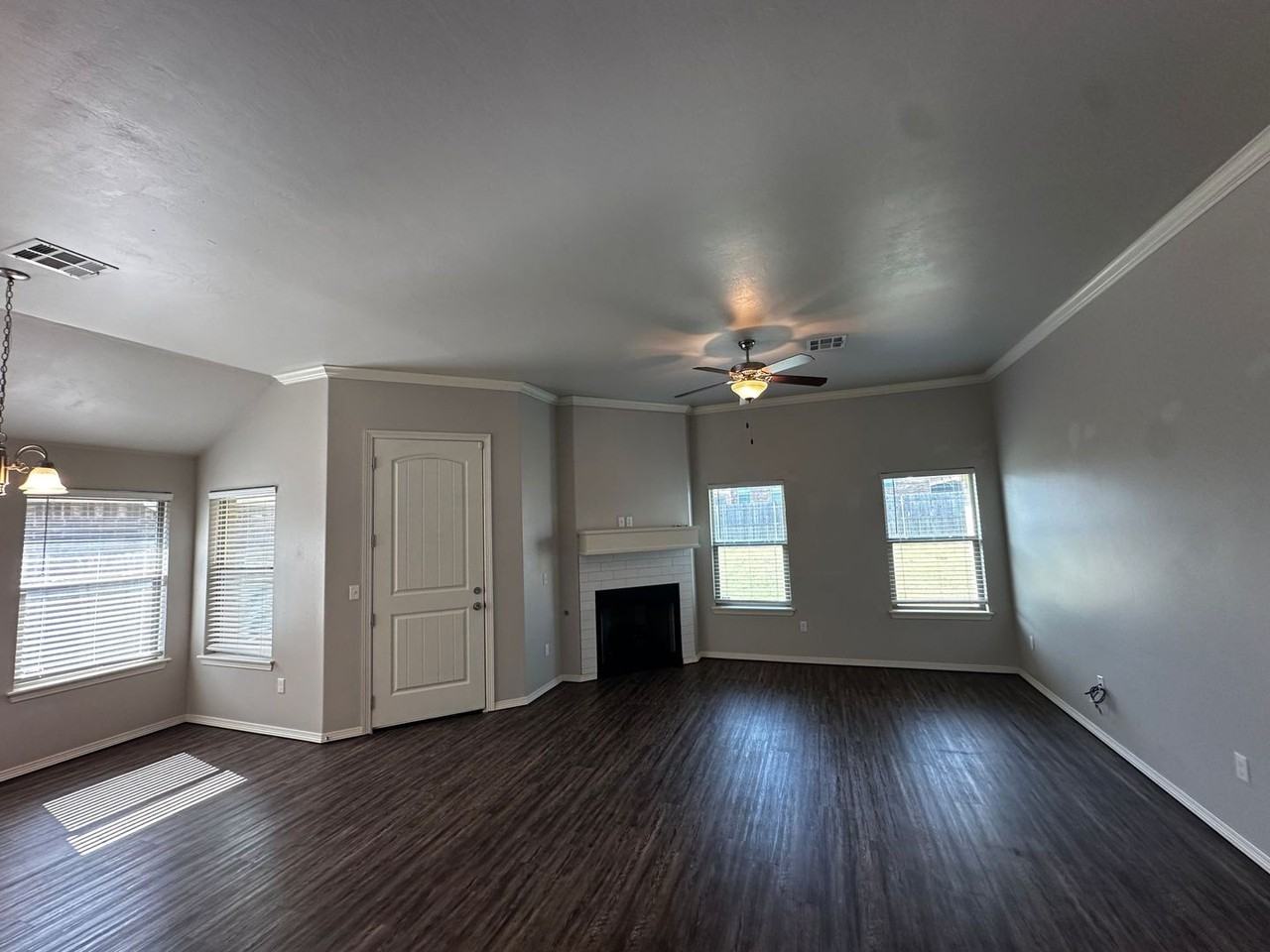 2316 Alta Vista Ln - Photo 4 of 41
