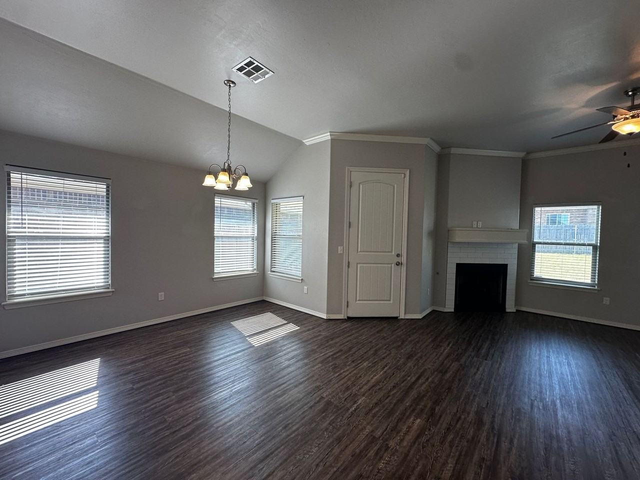 2316 Alta Vista Ln - Photo 5 of 41