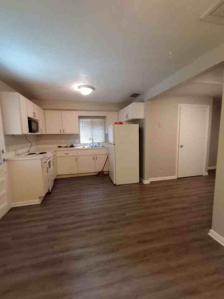 1626 Alexander Dr - Photo 2 of 15