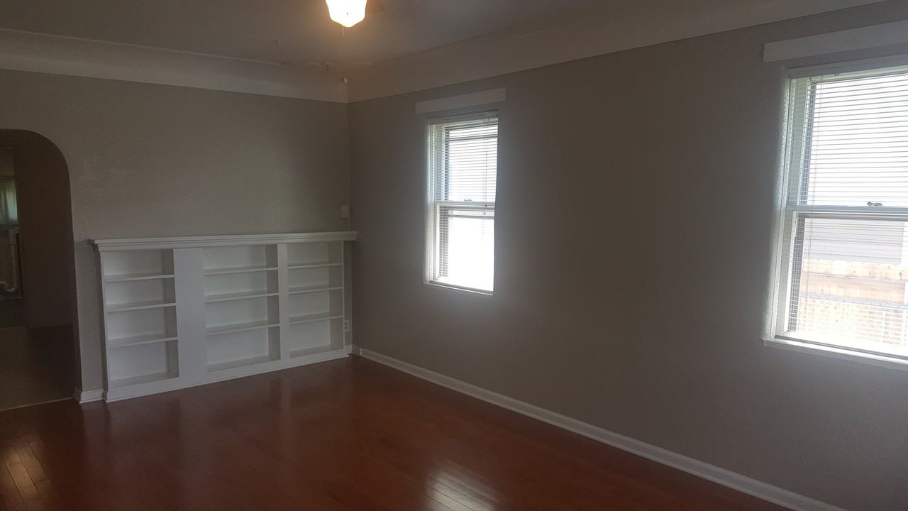 609 S. 33rd Street - Photo 3 of 8