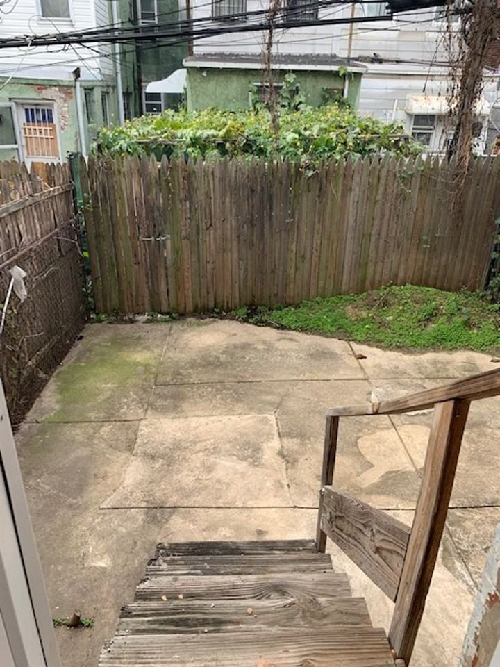 2072 Clarence Street - Photo 2 of 10