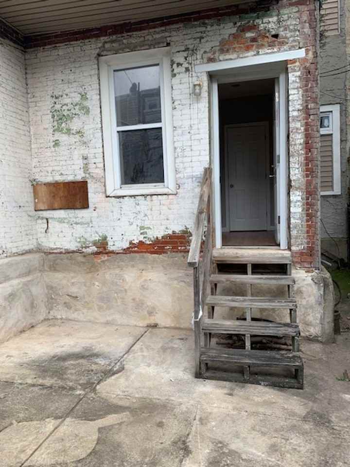 2072 Clarence Street - Photo 3 of 10