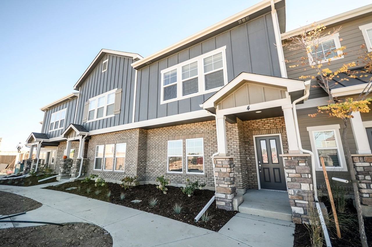 3836 Manhattan Ave - Photo 2 of 33