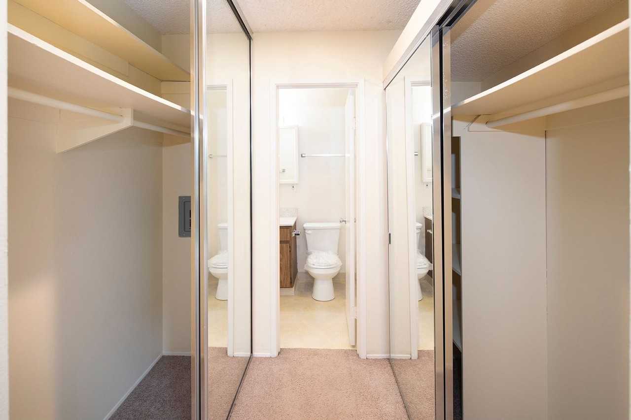 4841 Parks Ave - Photo 5 of 10