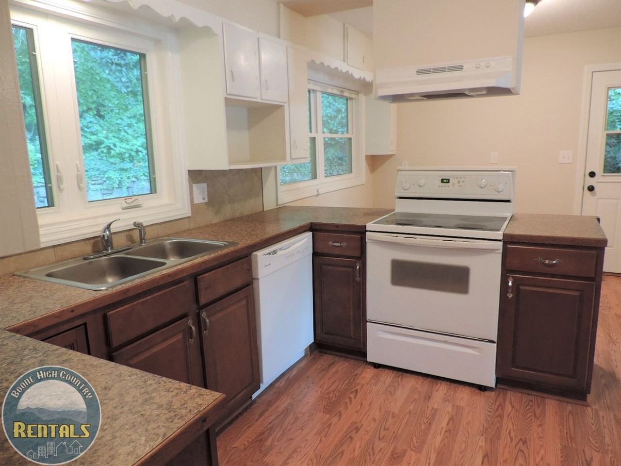 147 Woodland Dr - Photo 4 of 20