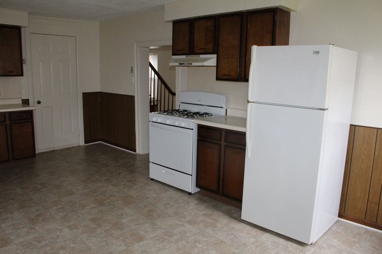 151 S Main St - Photo 3 of 8