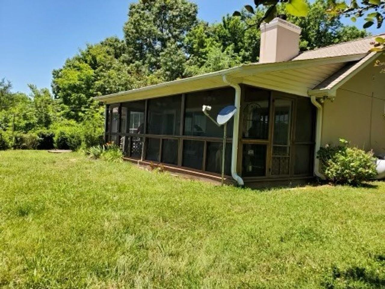 94 Heyburn Ln - Photo 3 of 16