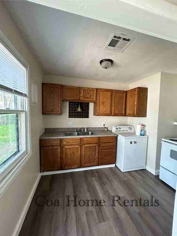 4580 S Juniper St - Photo 3 of 11