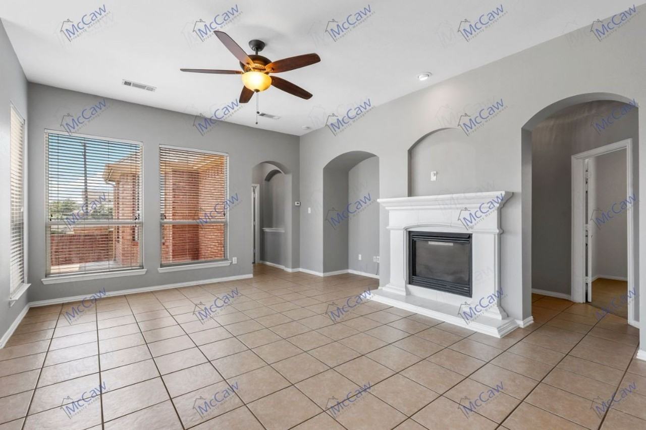 2916 Red Wolf Dr - Photo 3 of 17