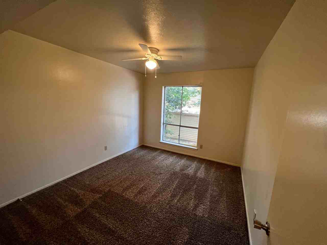 912 North Bell - Photo 3 of 15