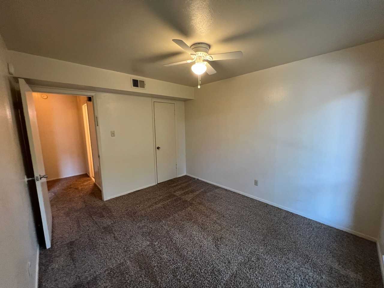 912 North Bell - Photo 5 of 15