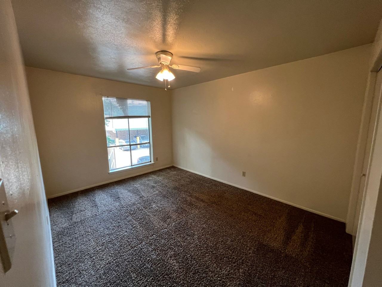 912 North Bell - Photo 6 of 15