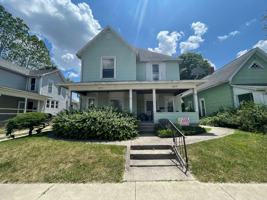 featured image of 1815 E Broadway